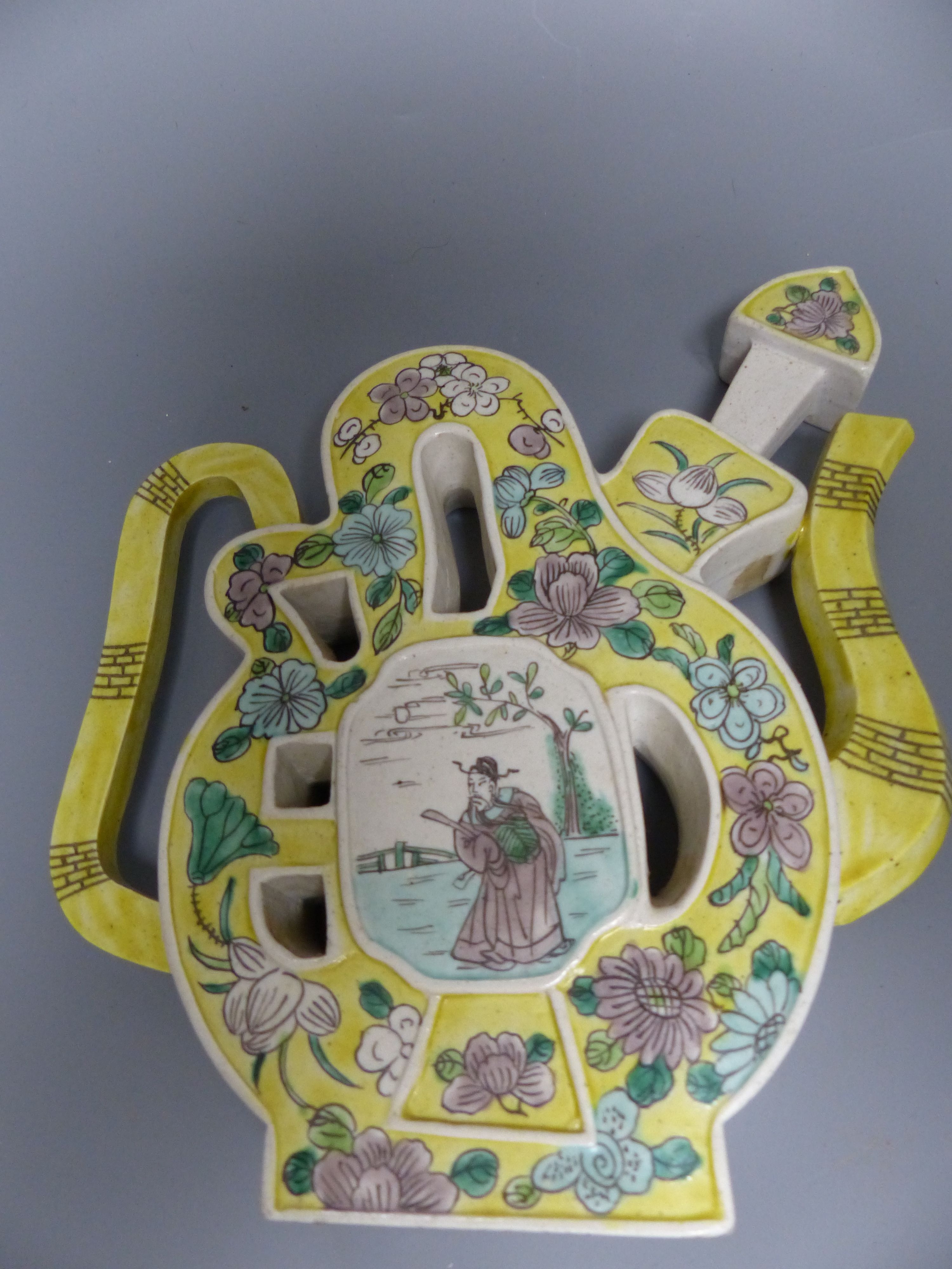 A Chinese enamelled biscuit porcelain Fu wine pot, c.1900, height 20.5cm